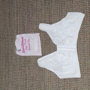 Dream products soft touch stretch bra size 40 front closure NWT bag is open